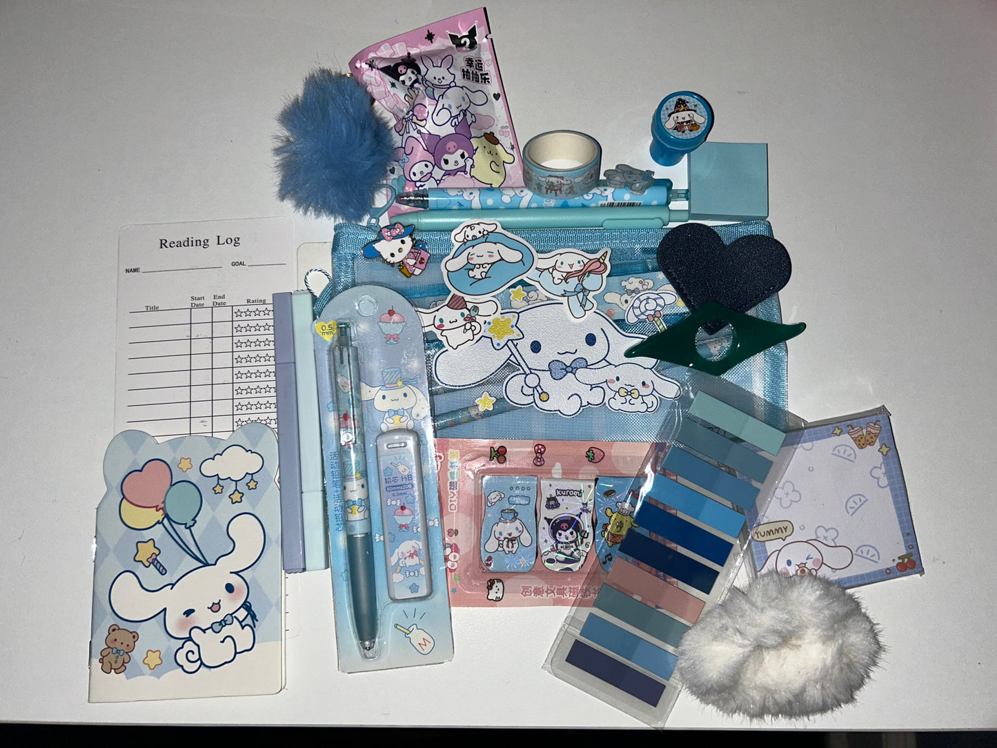 Cinnamon Roll book accessories